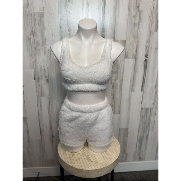 White fluffy two piece set - Picture 1 of 6